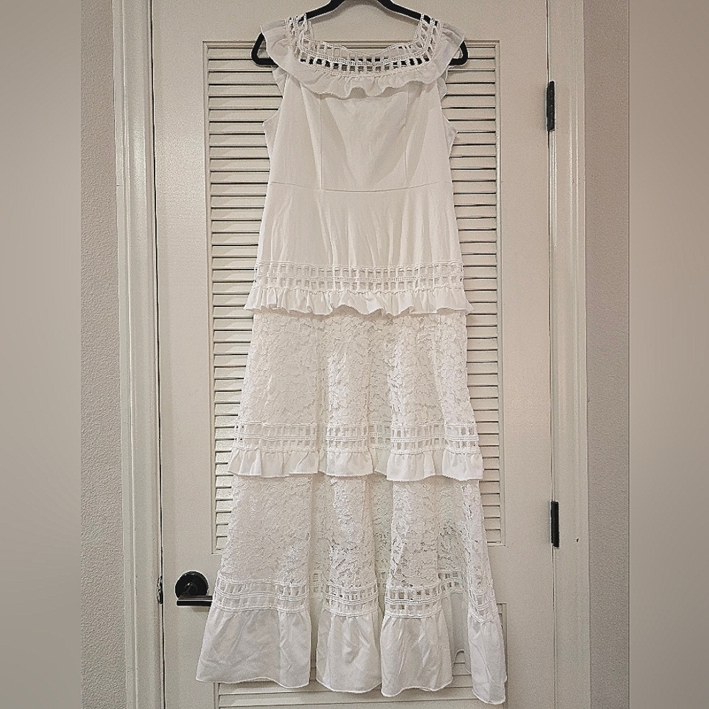(Plus Size) Bohemian Off-Shoulder Lace Formal Tiered Maxi Dress With Lining